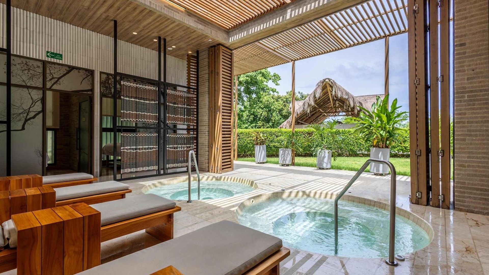 2br For 8 Guests With Views In Baru Apartamento